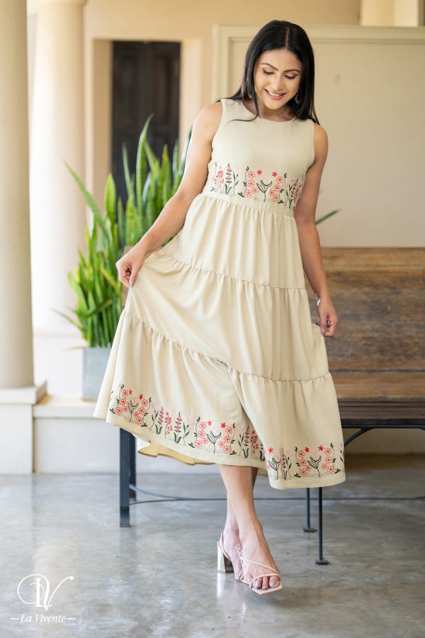 Sleeveless Embroidery Midi Dress - Image 3