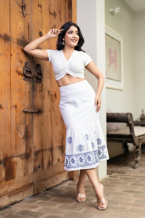 Geometric Embroidered Body Fit Mermaid Skirt - Image 3