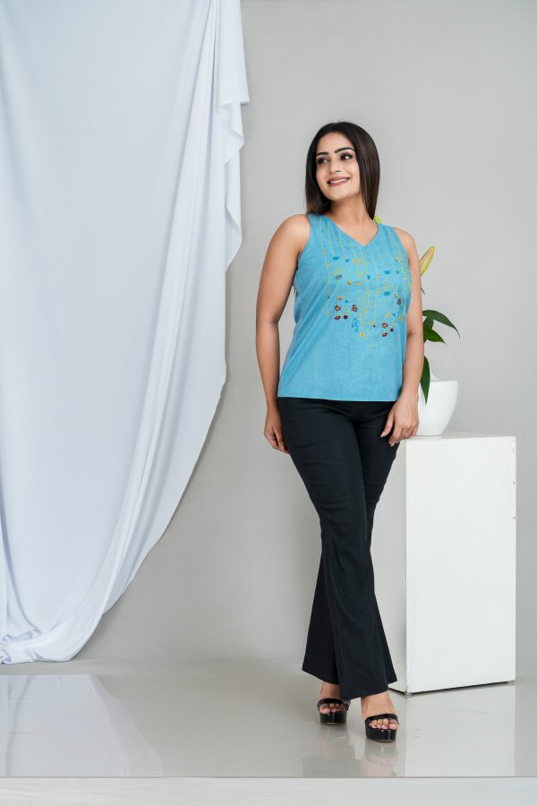 Floral Embroidered Sleeveless V-Necked Top - Image 4