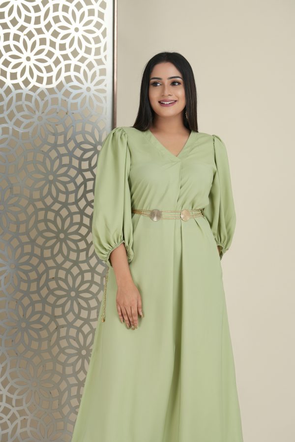 Front pleat detailed belted V-necked maxi dress - Image 4