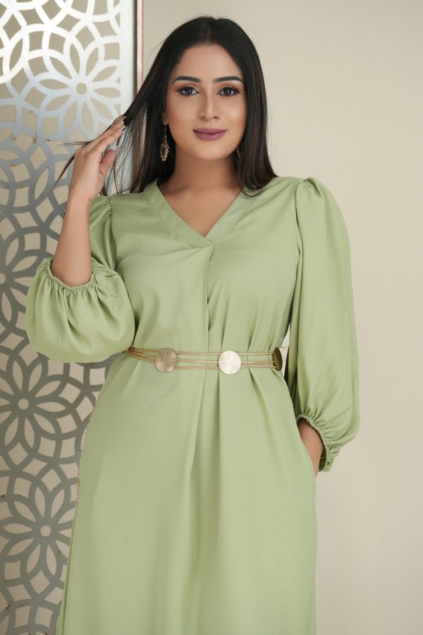 Front pleat detailed belted V-necked maxi dress - Image 3