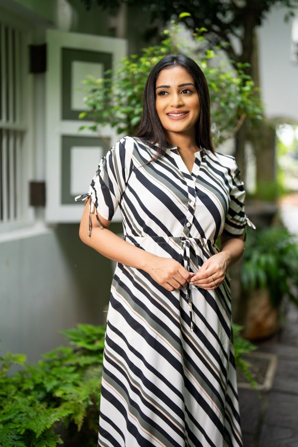 Striped Tie-Up Detailed Maxi Dress - Image 4