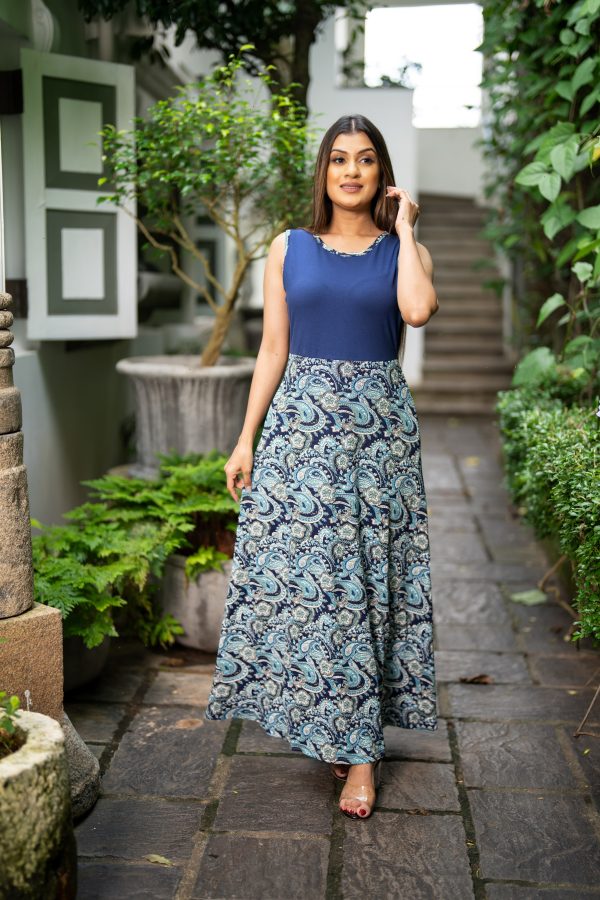 Two-Tone Printed Sleeveless Maxi Dress - Image 3