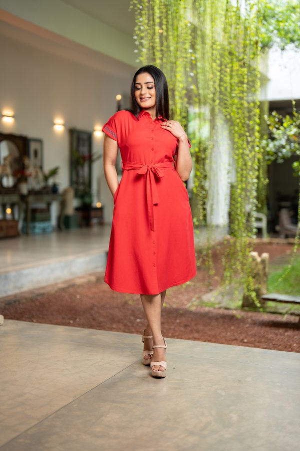Waist Tie Up Embroidery Detailed Midi Dress - Image 2