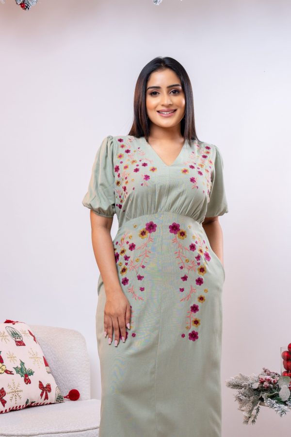 Floral Embroidered Waist Gathered Maxi Dress - Image 4