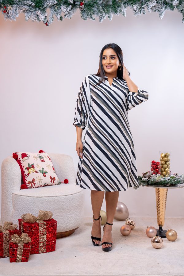 Puff Sleeved Stripe Patterned Short Dress - Image 3
