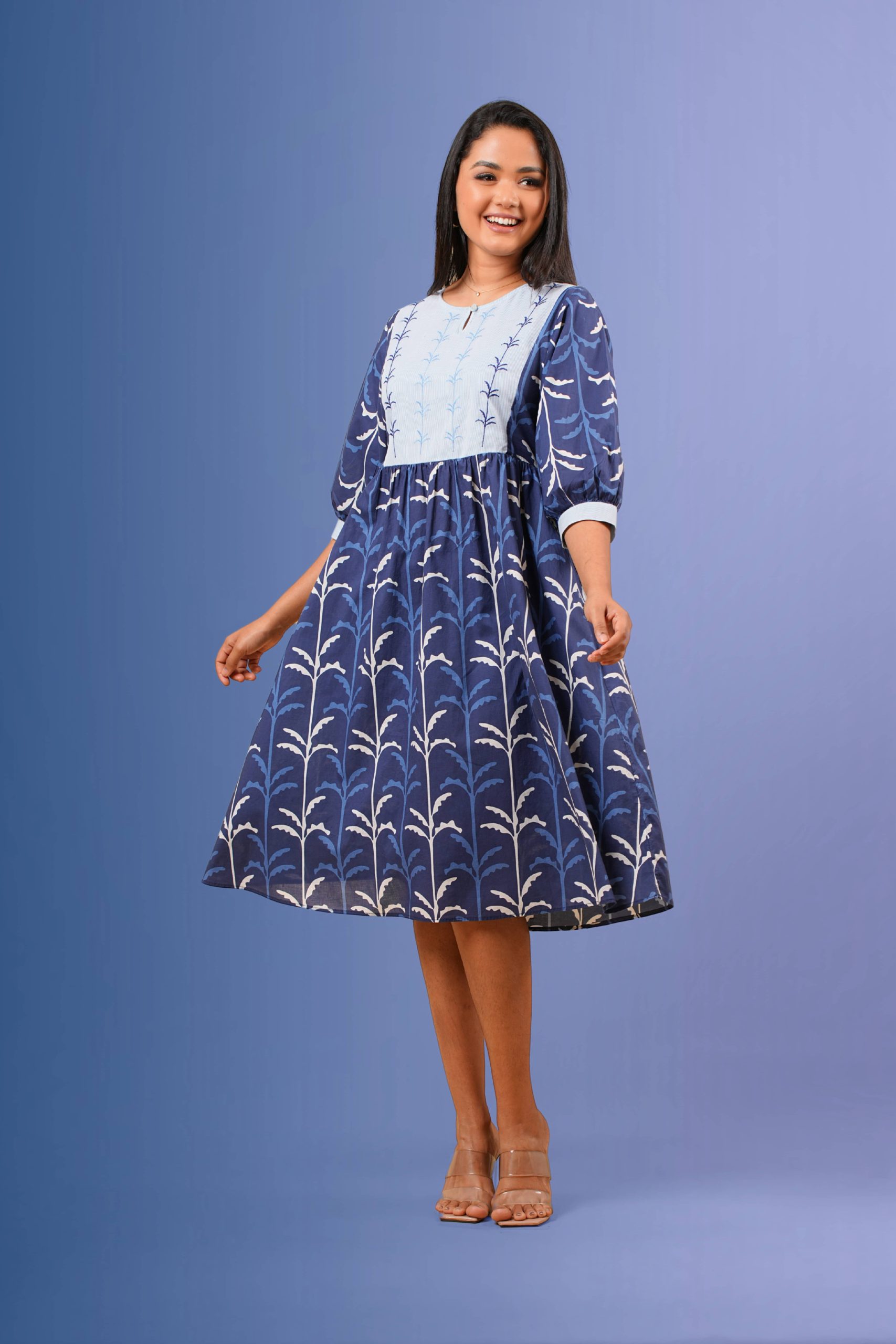 Embroidered Two-Tone Patterned Short Dress - Image 5