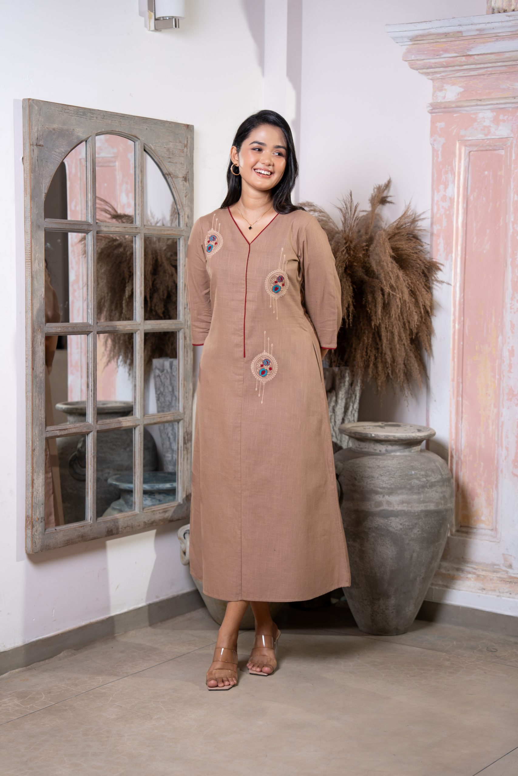 Embroidered Contrast Detailed Midi Dress - Image 4