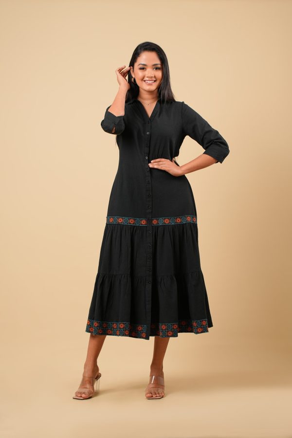 Embroidery detailed Tier Midi dress - Image 4