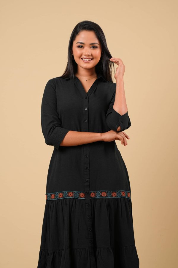Embroidery detailed Tier Midi dress - Image 5