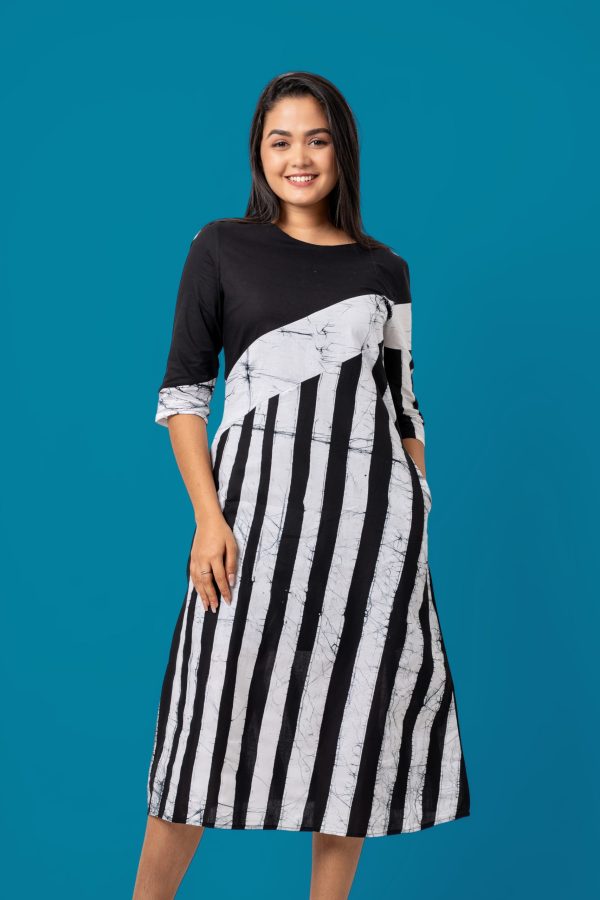 Geometric Patterned Batik Midi Dress - Image 2