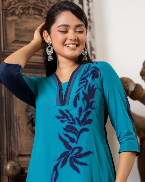 Applique Detail Three Tone Maxi Dress - Image 3