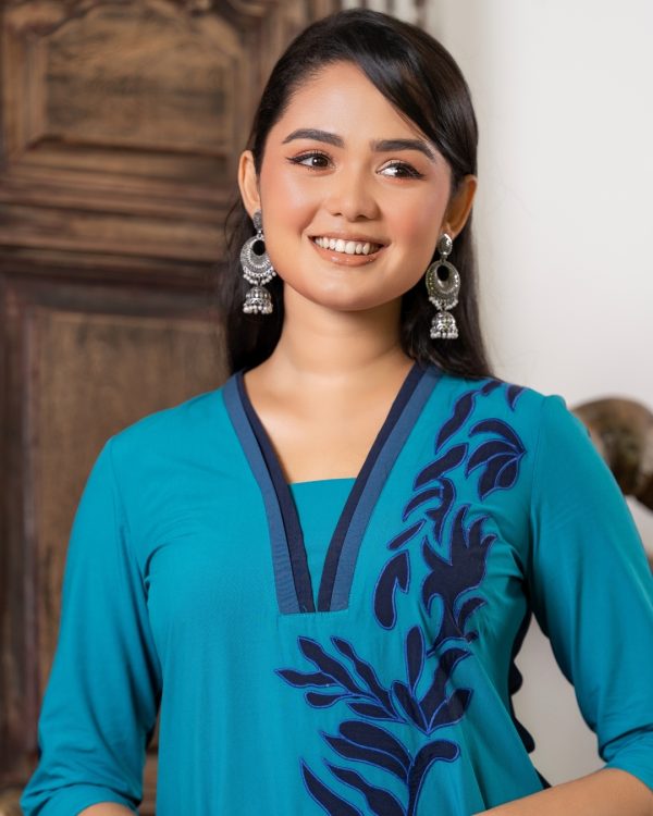 Applique Detail Three Tone Maxi Dress - Image 4