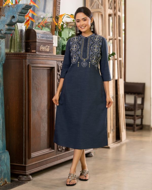 Geometric Embroidery Detail Midi Dress - Image 4