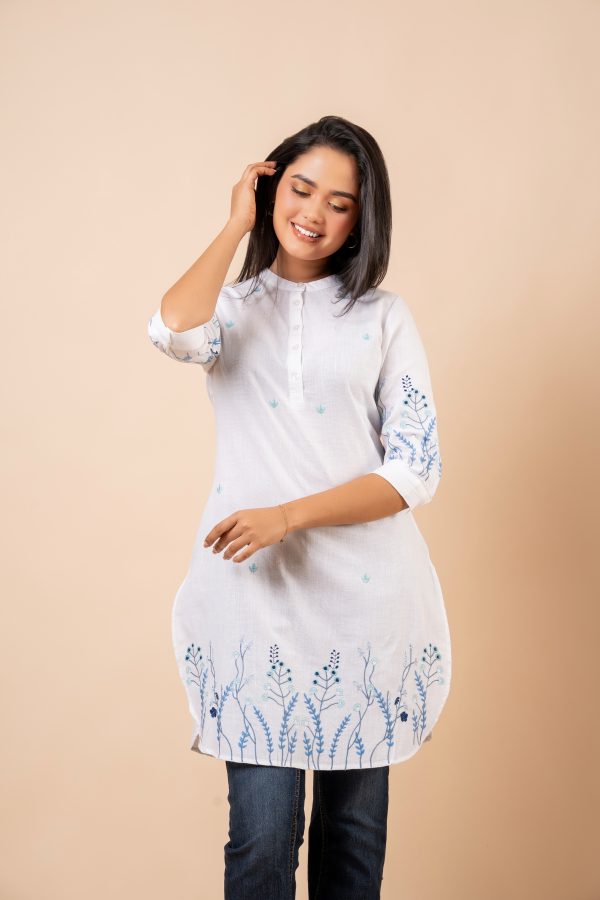 Floral Embroidery Detail Curved Hem Kurta Top - Image 2