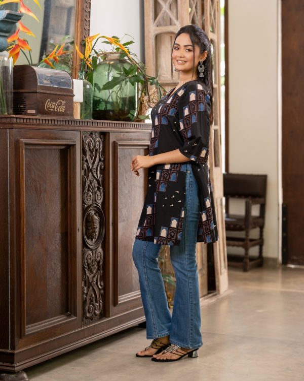 Motif Patterned V-Neck Kurta Top - Image 5