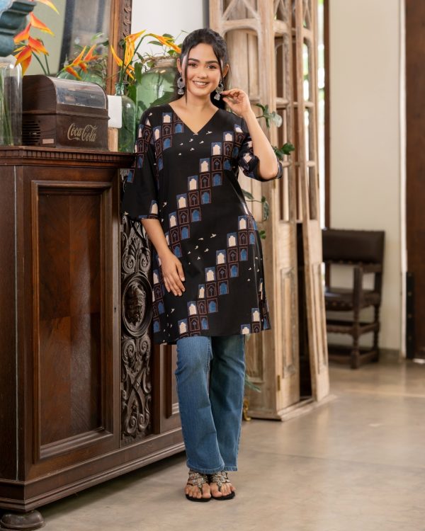 Motif Patterned V-Neck Kurta Top - Image 2