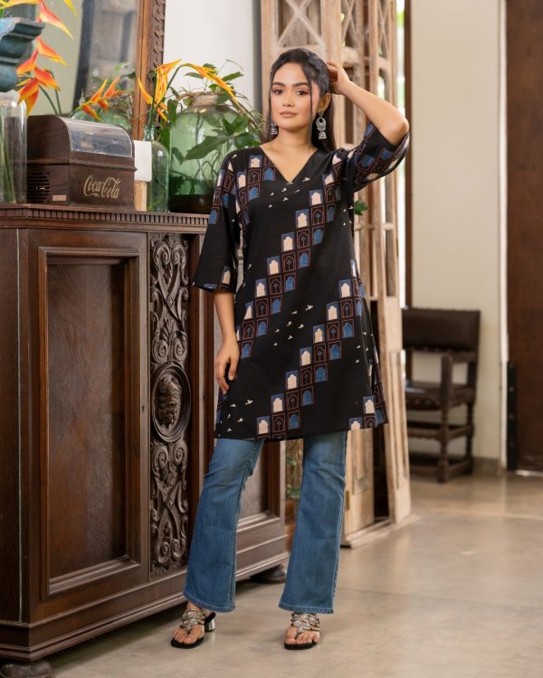 Motif Patterned V-Neck Kurta Top - Image 4