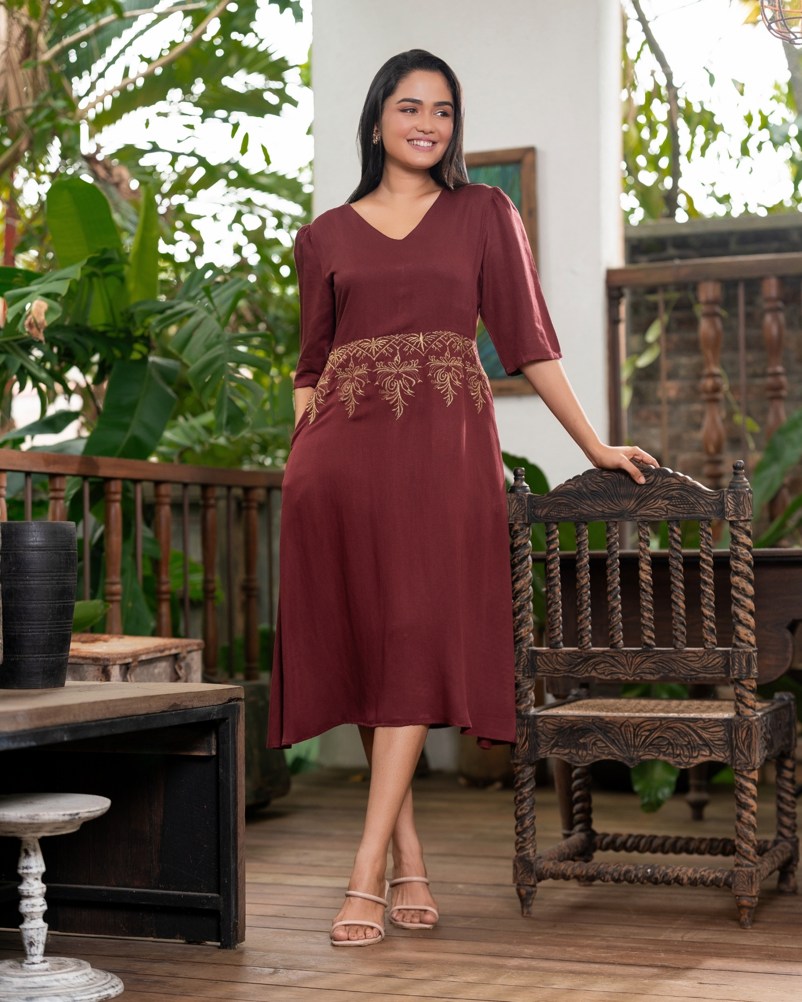 Embroidery Detail V-Neck Short Dress - Image 5