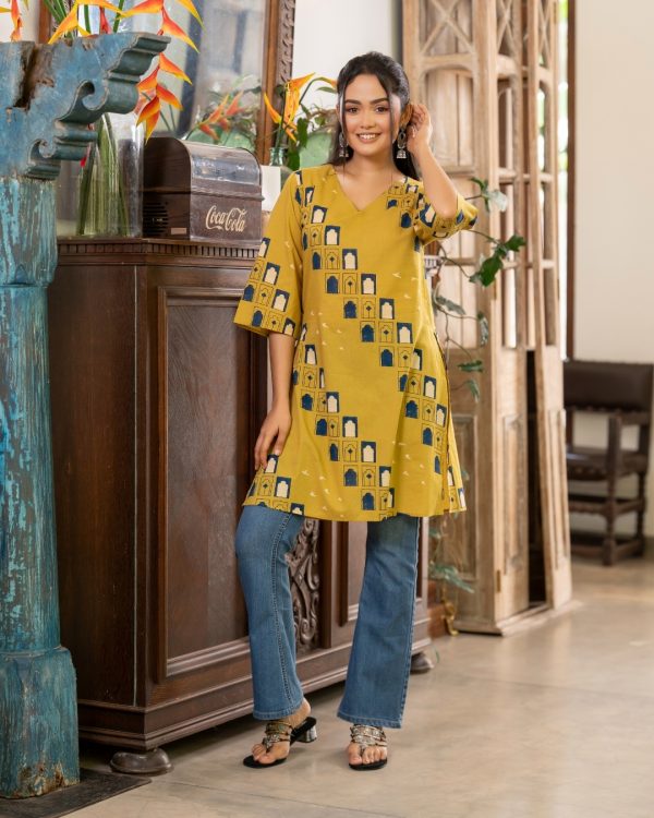 Motif Patterned V-Neck Kurta Top - Image 4