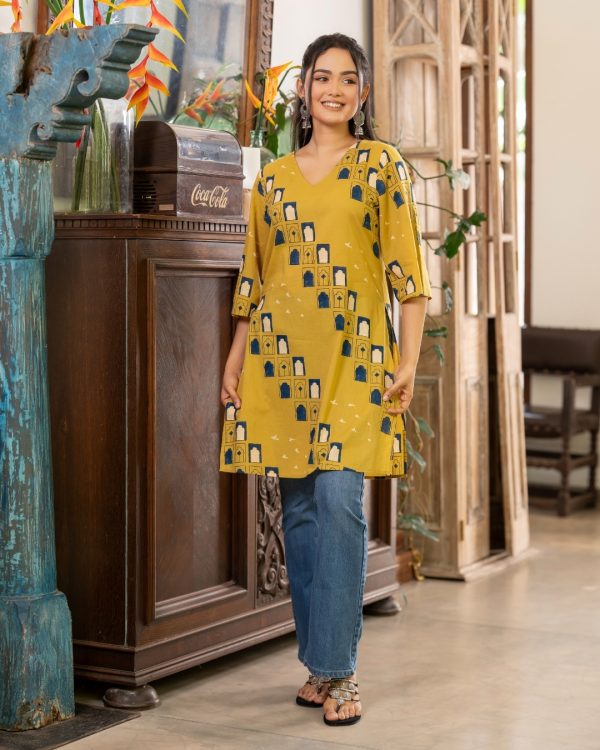 Motif Patterned V-Neck Kurta Top - Image 3
