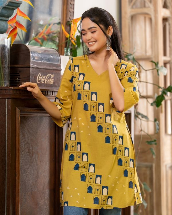 Motif Patterned V-Neck Kurta Top - Image 2
