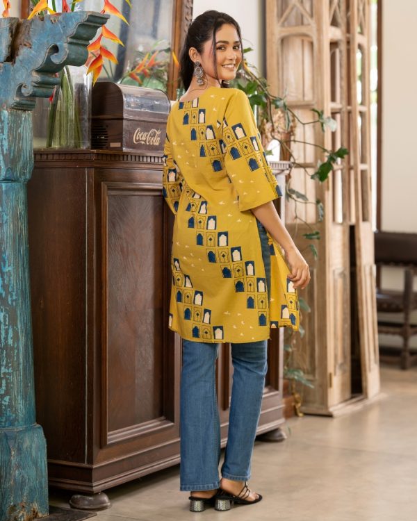 Motif Patterned V-Neck Kurta Top - Image 6