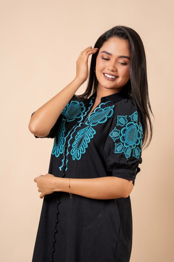 Embroidered Puff Sleeve Midi Dress - Image 3