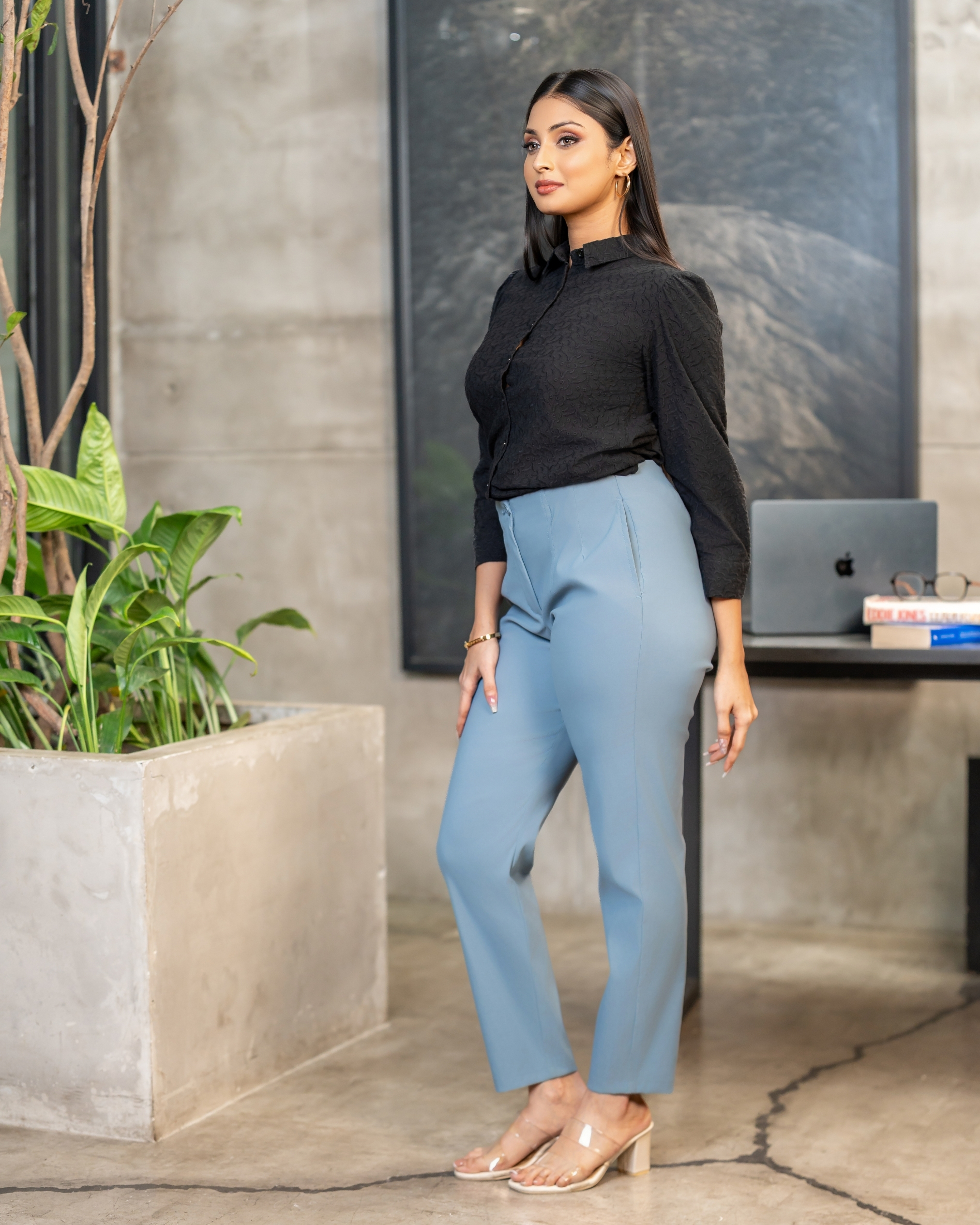 Pintuck Detailed Pencil Cut Office Pant - Image 3