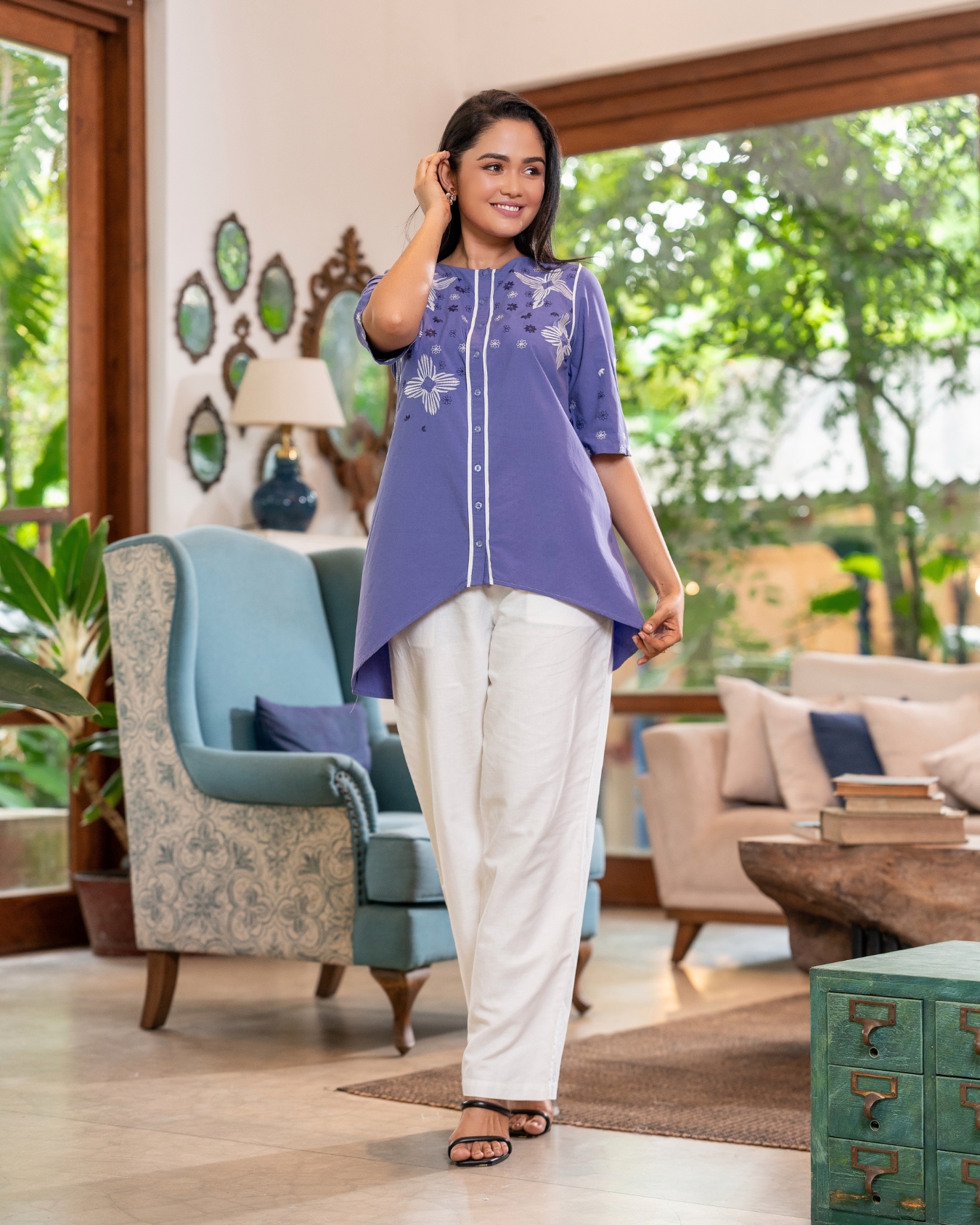 Contrast Detail Embroidered High-Low Hem Kurta Top - Image 4