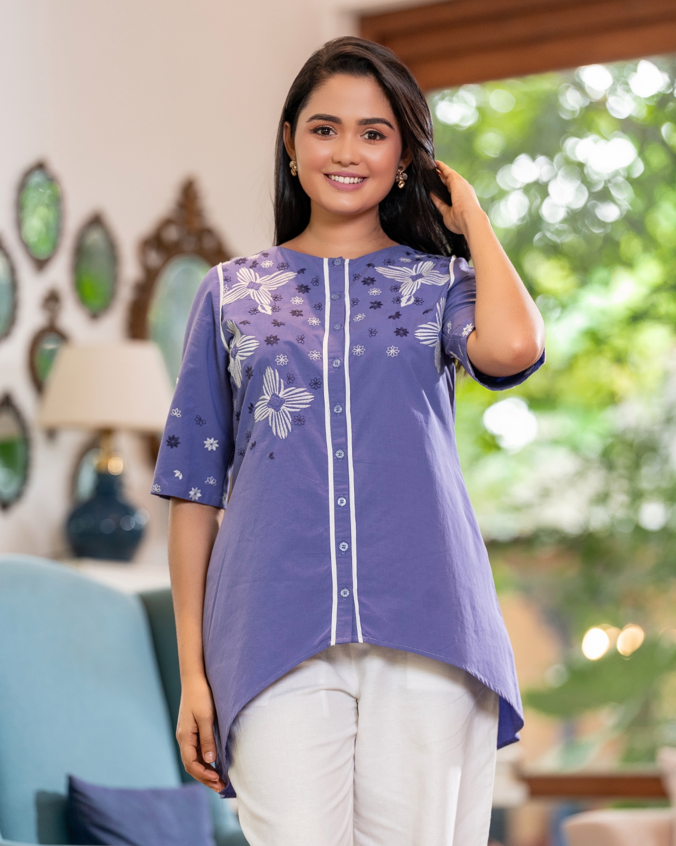 Contrast Detail Embroidered High-Low Hem Kurta Top - Image 2