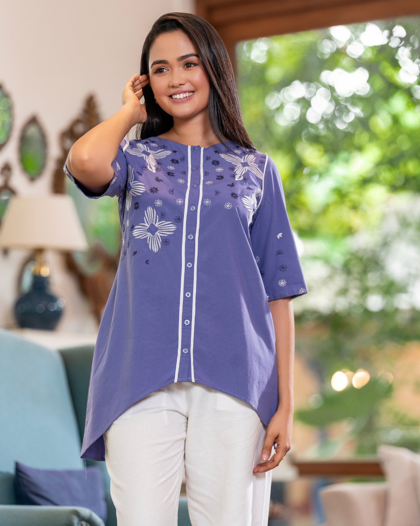 Contrast Detail Embroidered High-Low Hem Kurta Top - Image 3