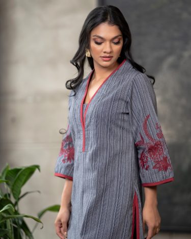 Striped Sleeve Embroidery Contrast Detail Kurta