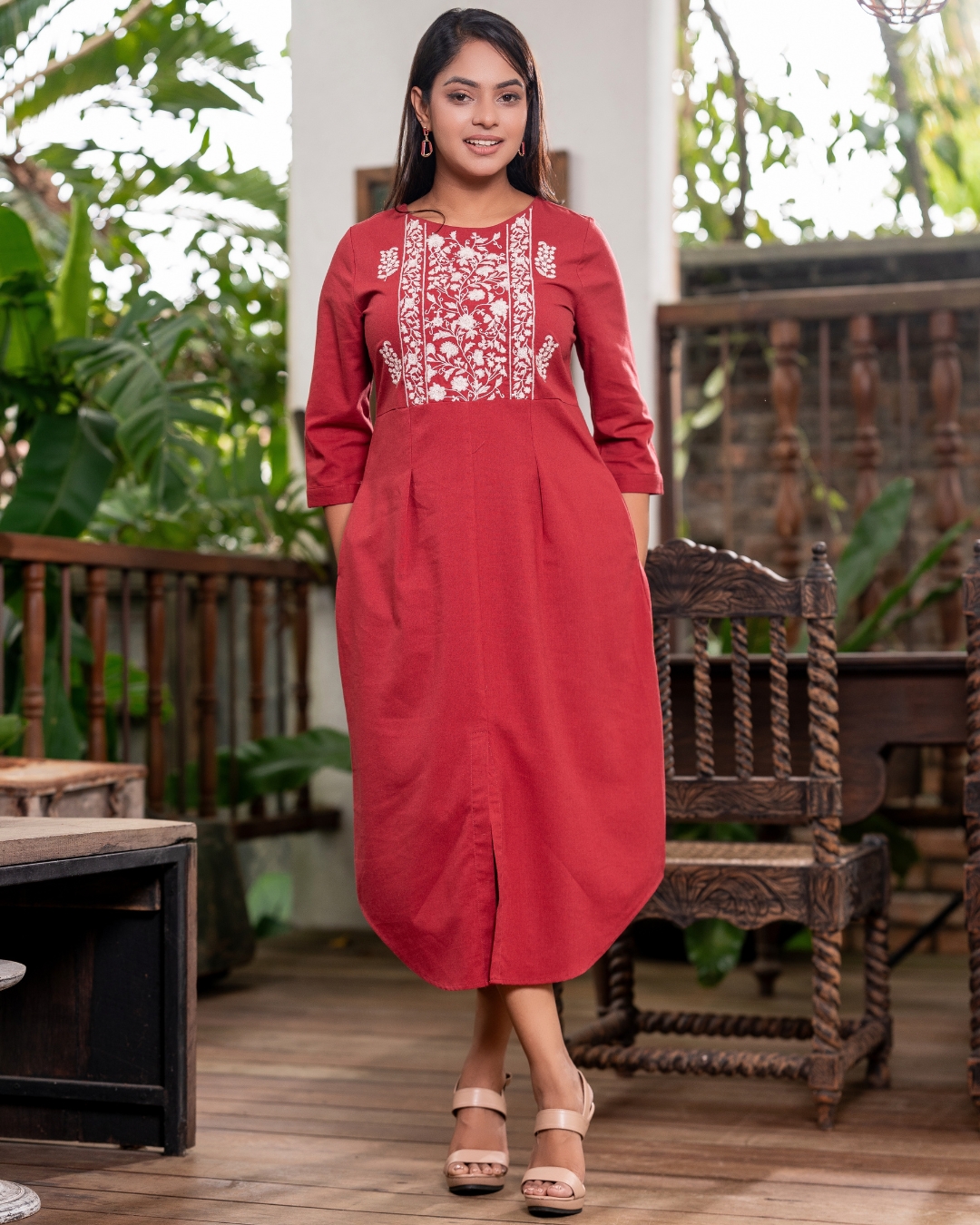 Floral Embroidery Curved Hem Detail Midi Dress - Image 4