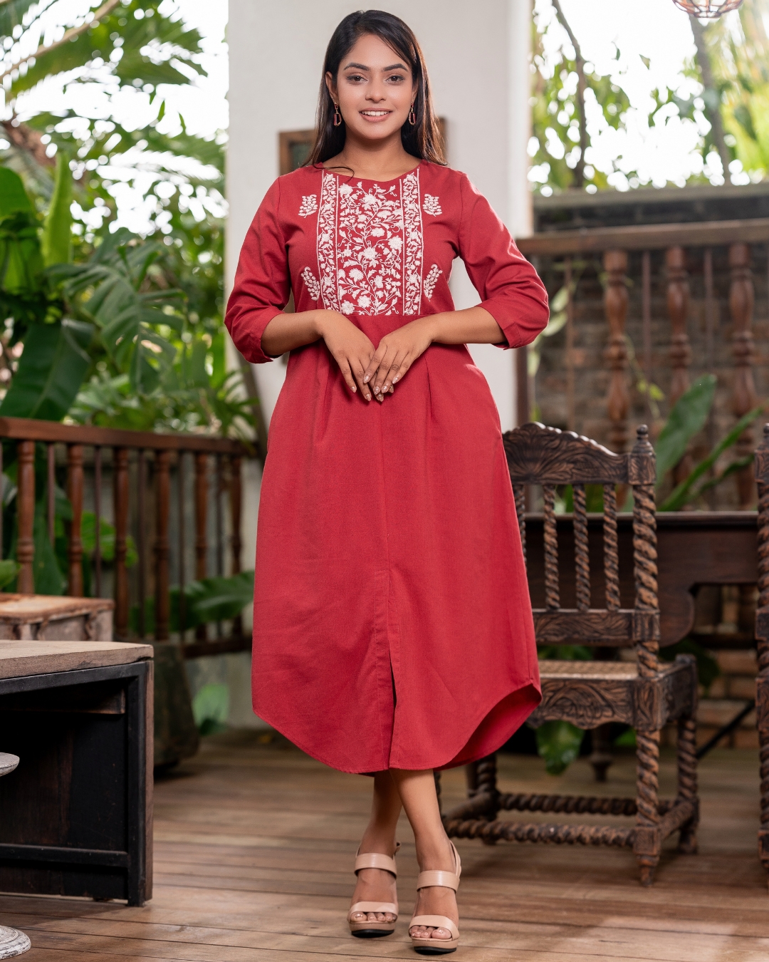 Floral Embroidery Curved Hem Detail Midi Dress - Image 3