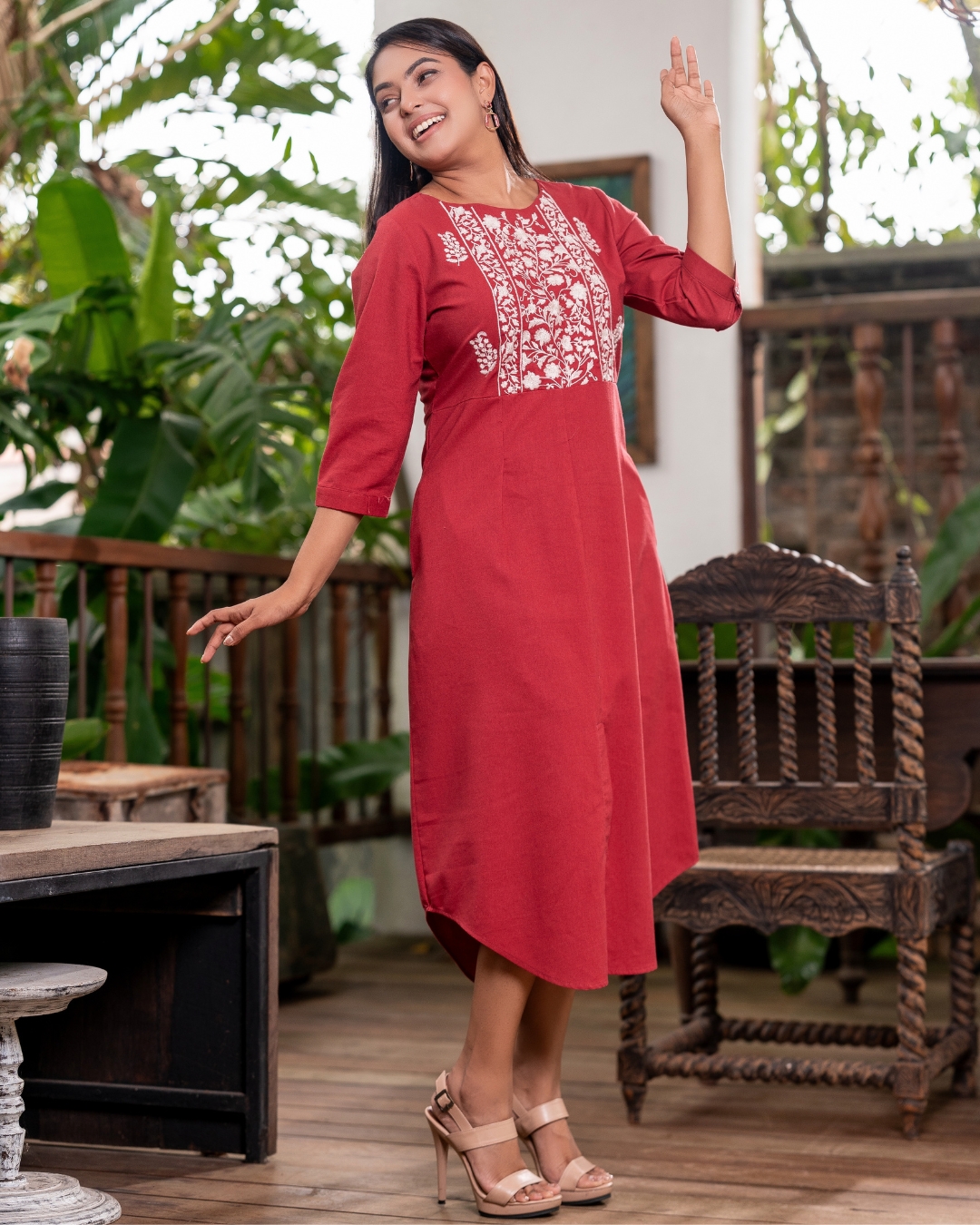 Floral Embroidery Curved Hem Detail Midi Dress - Image 5