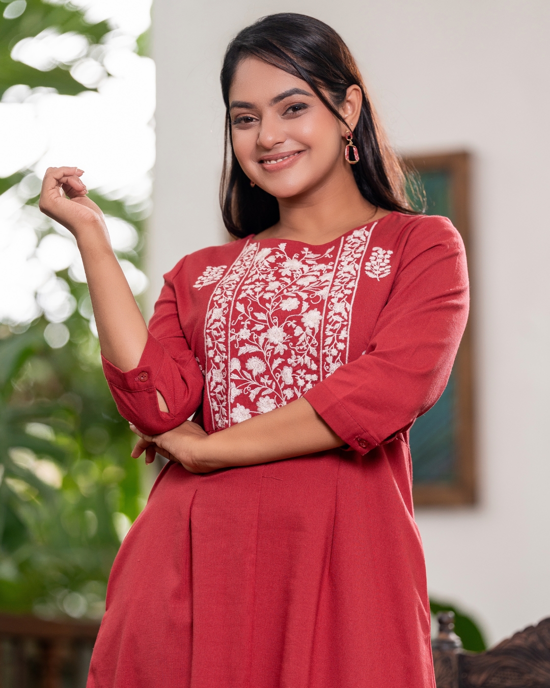 Floral Embroidery Curved Hem Detail Midi Dress - Image 2